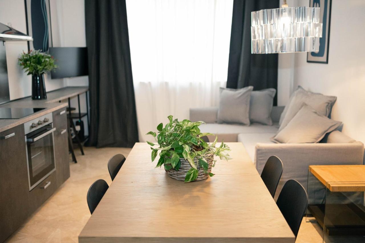 Black Marble - Design Apartment Bari Exteriör bild