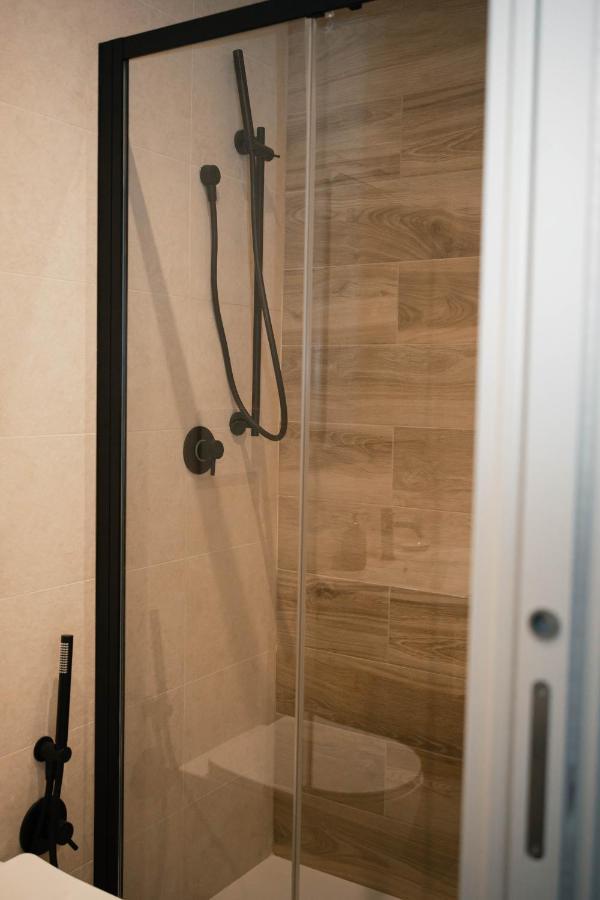 Black Marble - Design Apartment Bari Exteriör bild