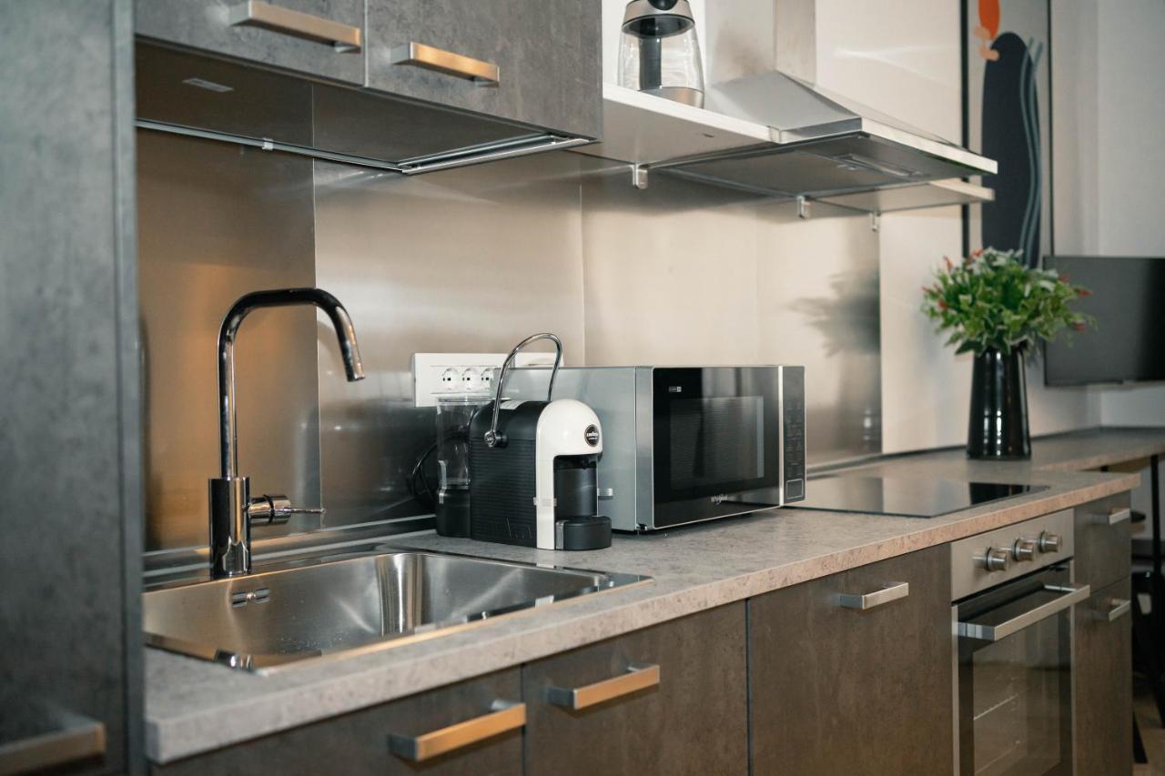 Black Marble - Design Apartment Bari Exteriör bild